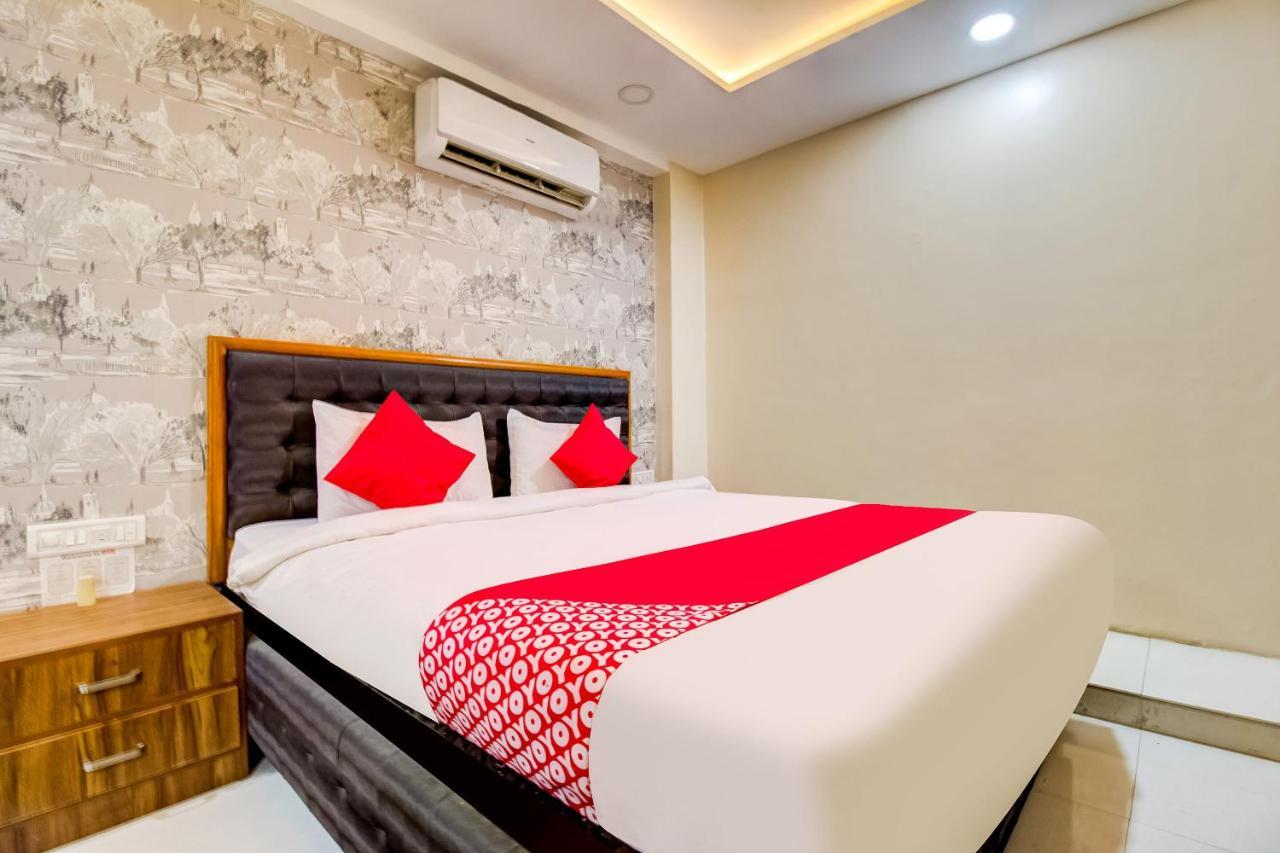 Oyo 81625 Hotel Radhika Manmad Dış mekan fotoğraf