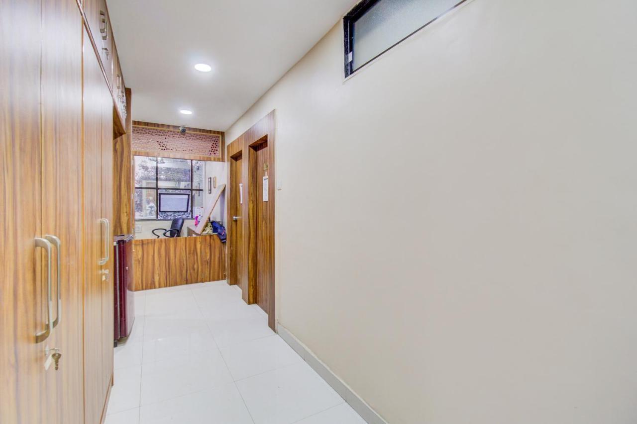 Oyo 81625 Hotel Radhika Manmad Dış mekan fotoğraf
