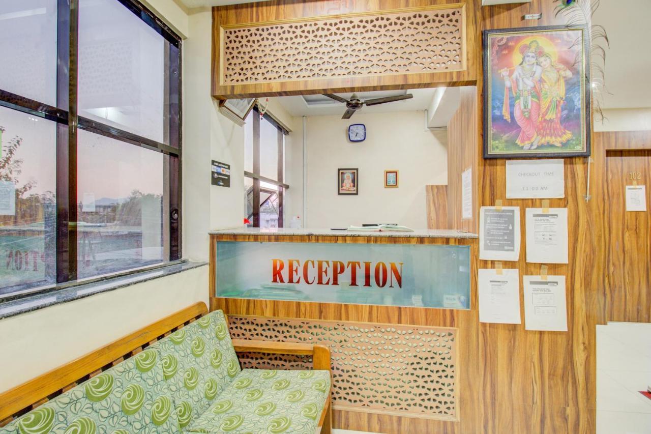 Oyo 81625 Hotel Radhika Manmad Dış mekan fotoğraf